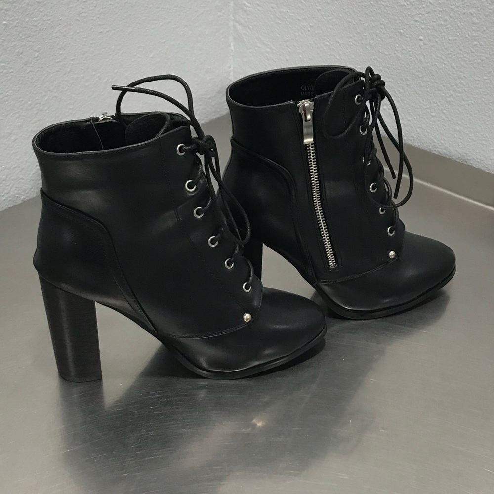 Size 7 Hot Topic Booties